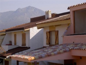 Maison avec toiture 