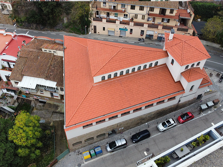 Vallvidrera Market place – Red curved roof tile and BorjaTHERM system